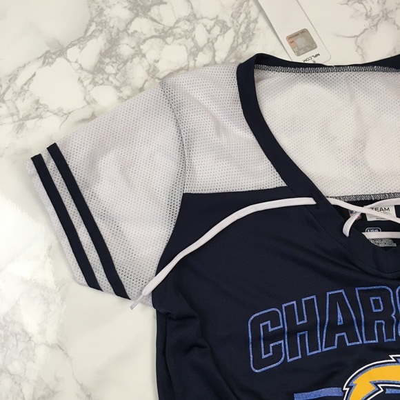 LAST DAY TO PURCHASE! Chargers Tee Size L - Picture 7 of 16